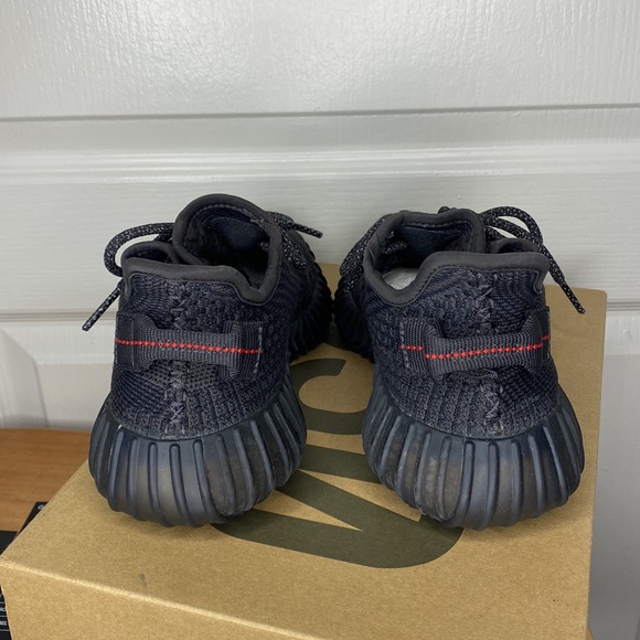 Yeezy Boost 350- Black Yeezy Boost 350- Black